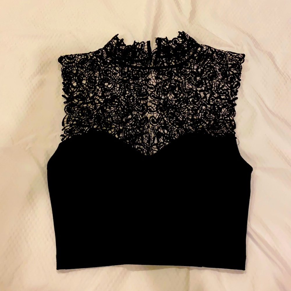 Super cute black top!